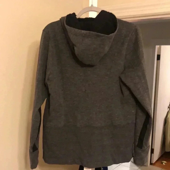 Athleta gray hoodie with pockets.  Size X-LARGE - Picture 4 of 9